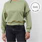 Cropped Sweater in sage am Körper einer Frau mit weißem, rundem 2IN1 Icon