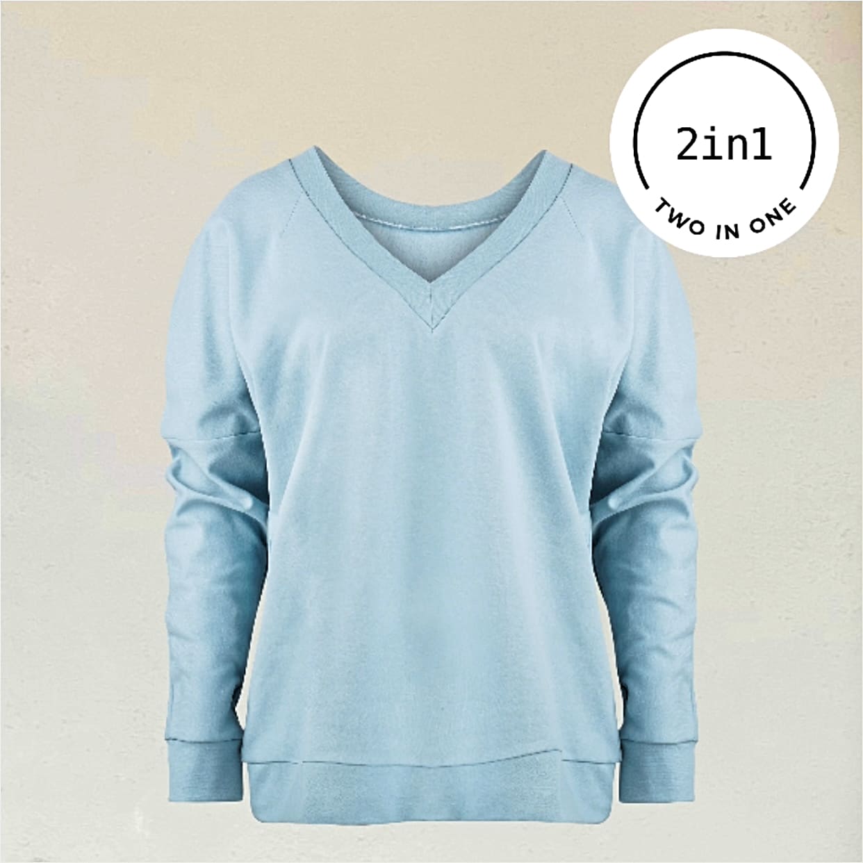 Hellblaues Sweatshirt mit V-Ausschnitt vor beigem Hintergrund mit weißem, rundem 2IN1-Icon