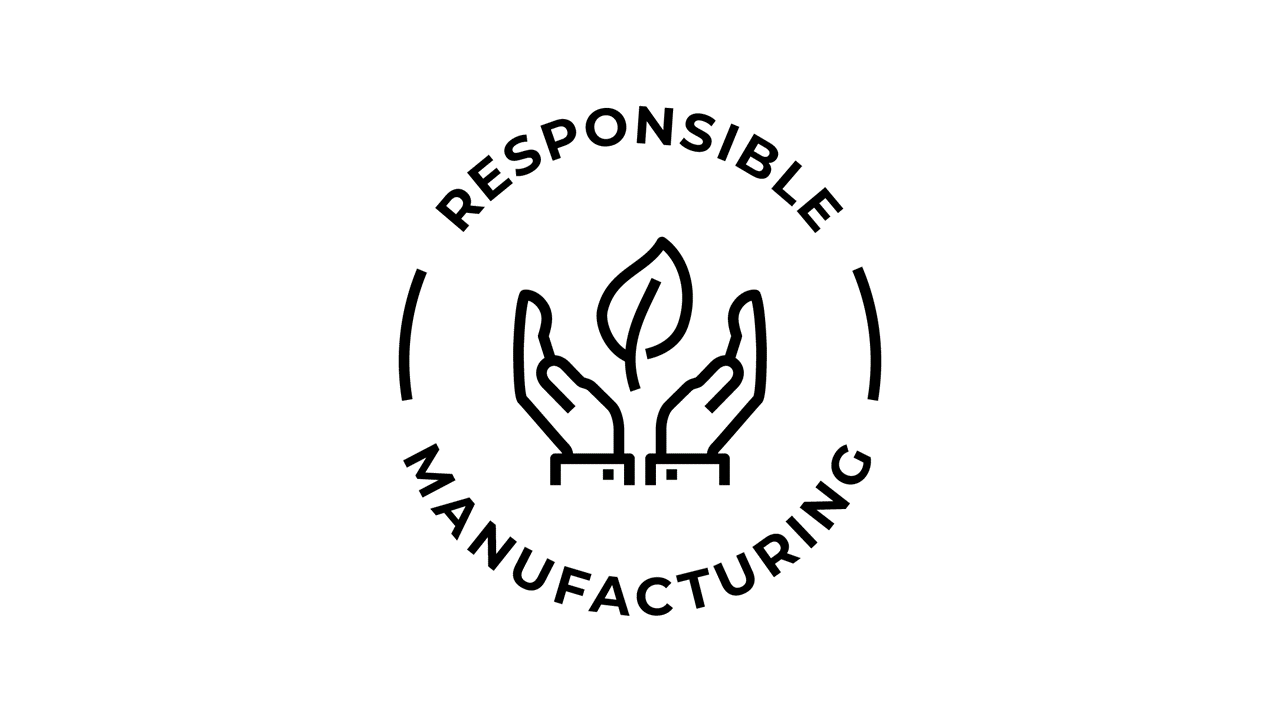 Rundes Icon in schwarz auf weiß mit text responsible manufacturing und zwei händen dir Blatt umranden
