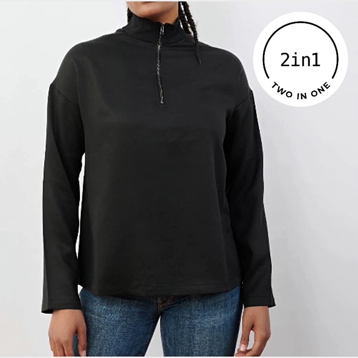 Schwarze 2IN1-Bluse mit Reißverschluss an Frauenkörper mit weißem rundem 2IN1-Icon